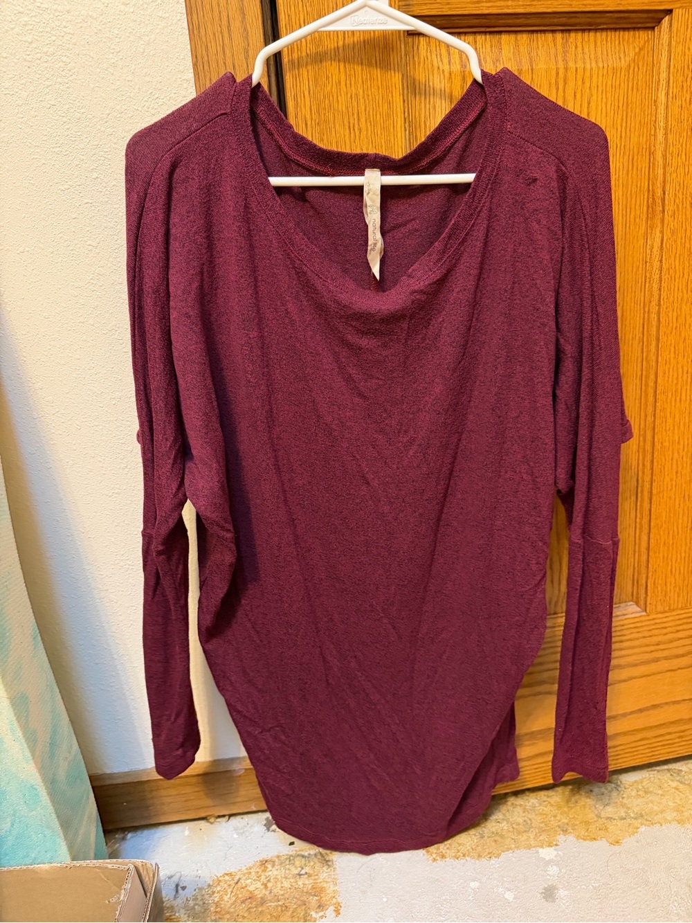 NATURAL LIFE Long-Sleeve Scoop Neck Top in Wine